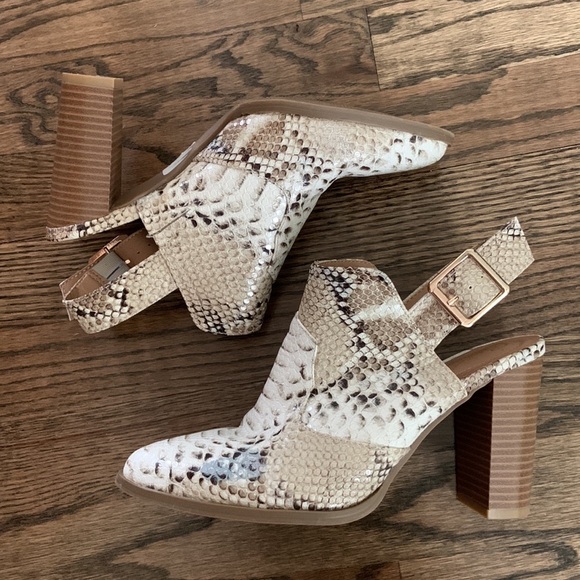 C Comfort Cream Snakeskin Slingback Mule Heels - Picture 2 of 8